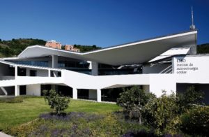 Imagen del edificio del Instituto de Microcirugía Ocular (IMO), en la que se observa su entrada principal