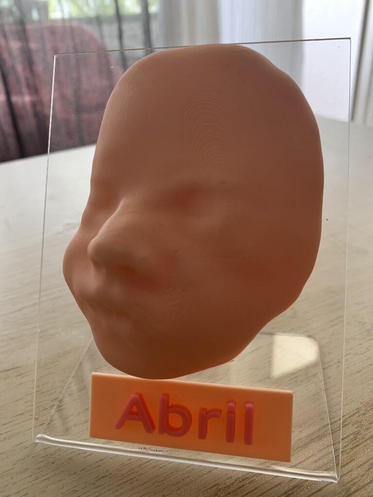 Imágen de una impresión 3D con  el rostro de un bebé